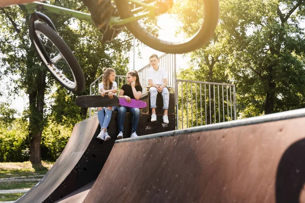 Bmx Bicycle Rider Making Tricks Sports Kids Skateboard Penny Boards — Stockfoto