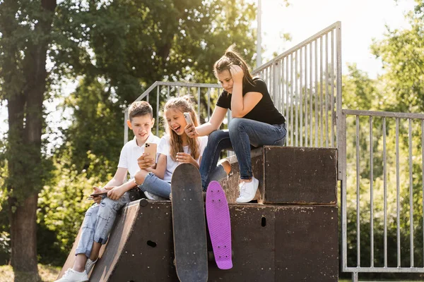 Phone Addicted Sports Children Skateboard Penny Boards Sitting Looking Smartphones —  Fotos de Stock