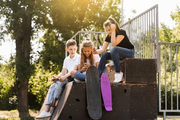 Phone Addicted Sports Children Skateboard Penny Boards Sitting Looking Smartphones — Zdjęcie stockowe