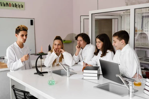 Experiment Fire School Chemistry Teacher Shows Children Experiments Laboratory Education — Zdjęcie stockowe