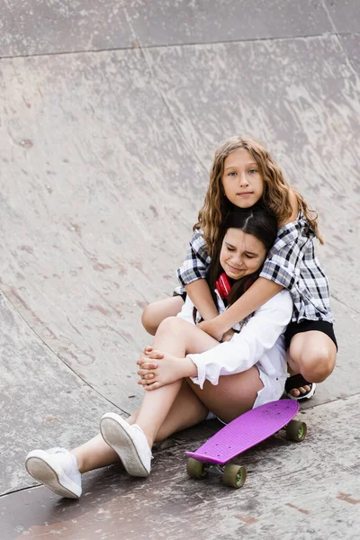 Falling Skateboard Active Children Girls Fall Penny Board Injured Sitting — Fotografia de Stock