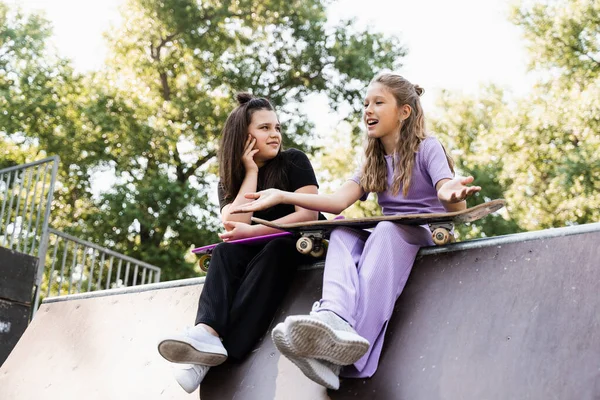 Sporty Children Girls Skateboard Penny Boards Sitting Chatting Each Other — Foto Stock