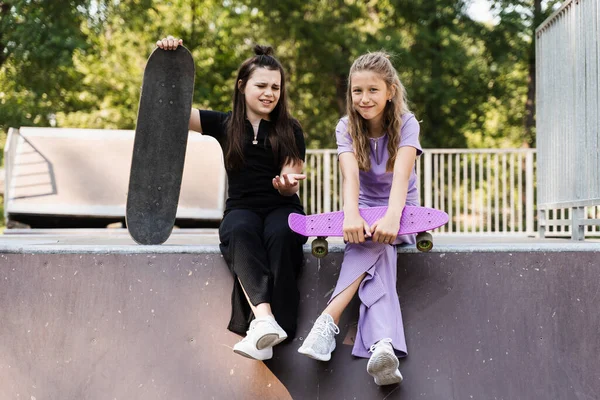 Kids Girls Smile Laugh Have Fun Together Children Skateboard Penny — Stok fotoğraf