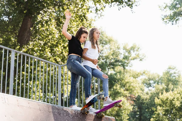 Skater Children Girls Reade Ride Penny Board Skate Sport Ramp — Stockfoto