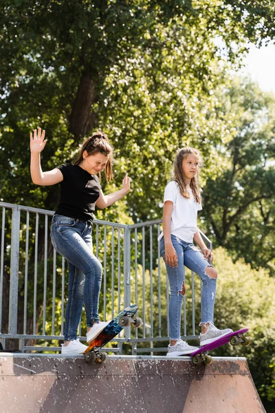 Children Friendship Girls Friends Ready Ride Penny Board Skateboard Park — Zdjęcie stockowe