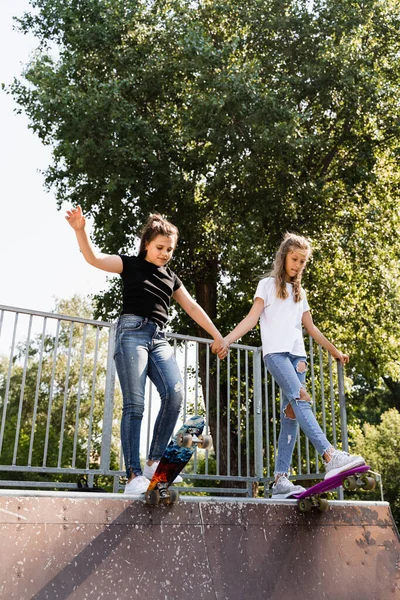 Children Girls Skating Together Friendship Friends Ready Ride Penny Board —  Fotos de Stock