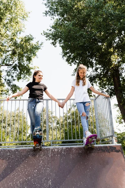 Children Girls Skating Together Friendship Friends Ready Ride Penny Board — Photo