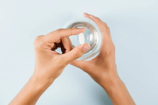 Holding Weight Loss Pill Diet Ready Drink Water Close Diet — ストック写真