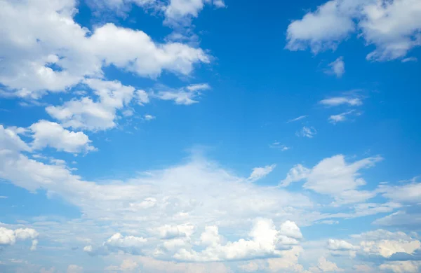 Blauer Himmel Mit Weißen Wolken — Stockfoto