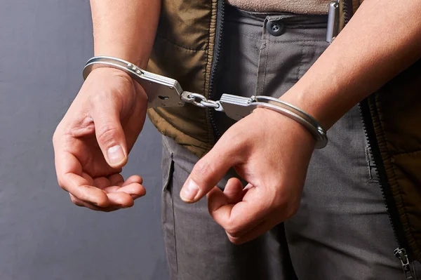 Mens hands in metal handcuffs — Stock Photo, Image
