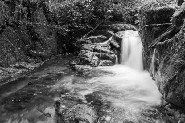 Lange Belichtung Eines Wasserfalls Fluss Hoar Oak Water Der Durch — Stockfoto