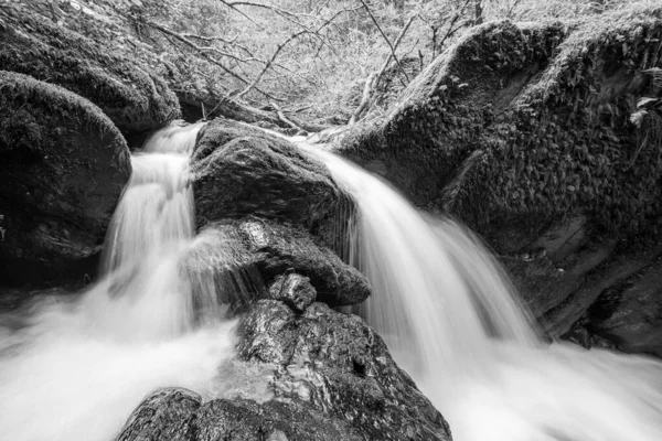 Lång Exponering Ett Vattenfall Hoar Oak Water Floden Rinner Genom — Stockfoto