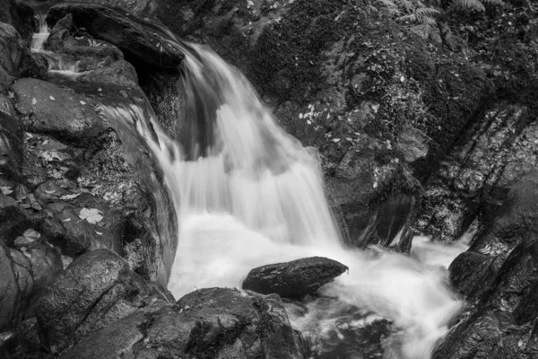Lange Belichtung Eines Wasserfalls Fluss Hoar Oak Water Der Durch — Stockfoto