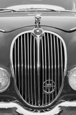 Honiton. Devon. Birleşik Krallık. 2 Temmuz 2021. Devon County Show 'da sergilenen Mark 2 Jaguar' ın önünü kapatın.