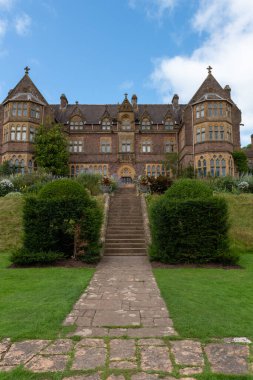 Tiverton. Devon. Birleşik Krallık. 22 Ağustos 2021. Devon 'daki Knighthayes Court kır evi manzaralı.