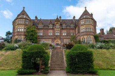 Tiverton. Devon. Birleşik Krallık. 22 Ağustos 2021. Devon 'daki Knighthayes Court kır evi manzaralı.