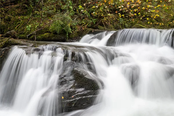 Lång Exponering Ett Vattenfall Hoar Oak Water Floden Vid Watersmmet — Stockfoto