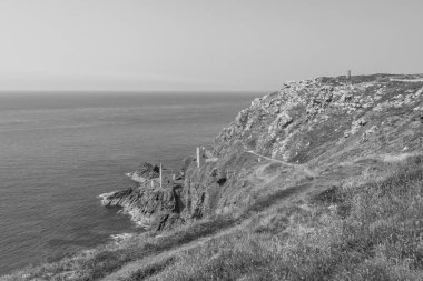 Cornwall 'daki Botallack madenindeki Crowns motor evleri.