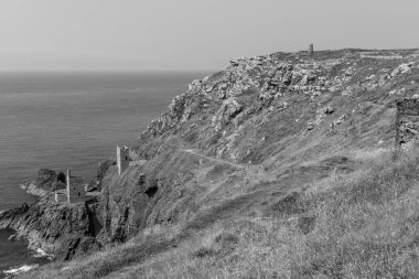 Cornwall 'daki Botallack madenindeki Crowns motor evleri.