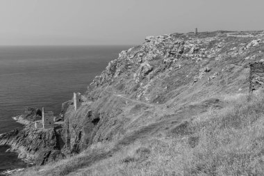 Cornwall 'daki Botallack madenindeki Crowns motor evleri.