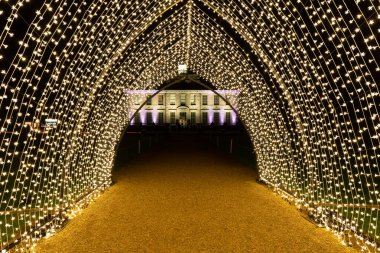 Kingston Lacy. Dorset. Birleşik Krallık. 15 Aralık 2021. Kingston Lacy yolu turistler için açık.