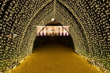 Kingston Lacy. Dorset. Birleşik Krallık. 15 Aralık 2021. Kingston Lacy yolu turistler için açık.