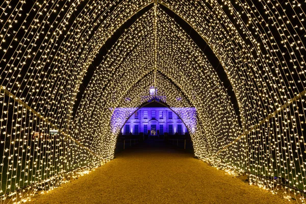 Kingston Lacy. Dorset. Birleşik Krallık. 15 Aralık 2021. Kingston Lacy yolu turistler için açık.