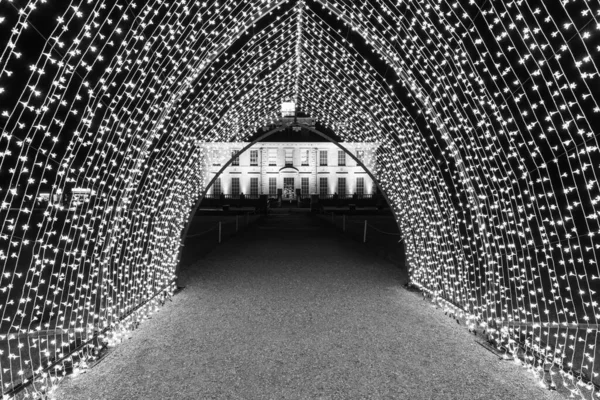 Kingston Lacy. Dorset. Birleşik Krallık. 15 Aralık 2021. Kingston Lacy yolu turistler için açık.