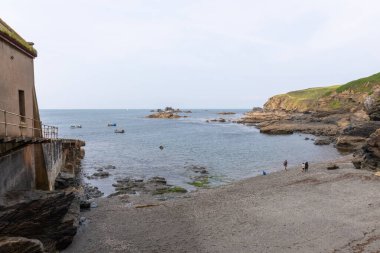 Cornwall 'daki Kertenkele Noktası' ndaki eski filika istasyonu.