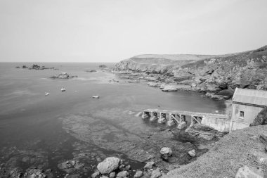 Cornwall 'daki Kertenkele Noktası' ndaki eski filika istasyonu.