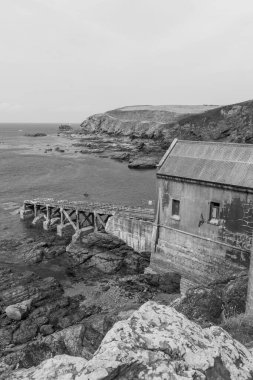 Cornwall 'daki Kertenkele Noktası' ndaki eski filika istasyonu.