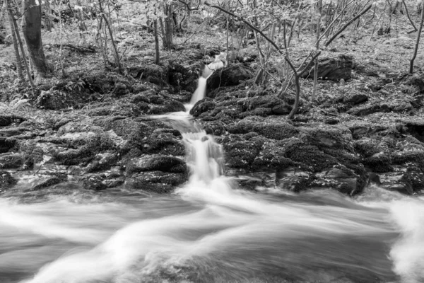 Exmoor国家公园的Watersmeet东连河瀑布的长期暴露 — 图库照片