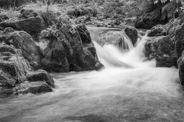 Lunga Esposizione Una Cascata Sul Fiume East Lyn Che Scorre — Foto Stock