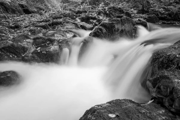 Longa Exposição Uma Cachoeira Rio East Lyn Que Flui Através — Fotografia de Stock