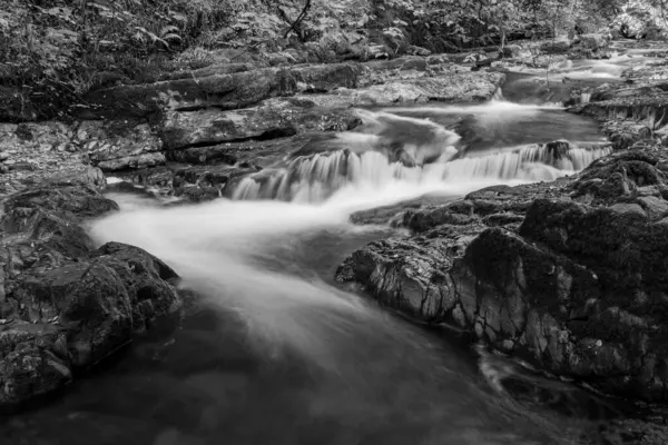 Hosszú Expozíció Vízesés Kelet Lyn Folyó Folyik Keresztül Erdőben Watersmeet — Stock Fotó