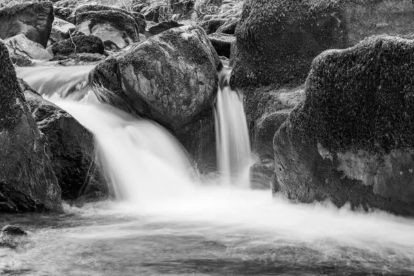 Lunga Esposizione Una Cascata Sul Fiume East Lyn Che Scorre — Foto Stock