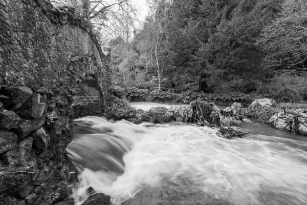 Lond Exposure River Avill Flowing Lovers Bridge Grounds Dunster Castle — Stockfoto