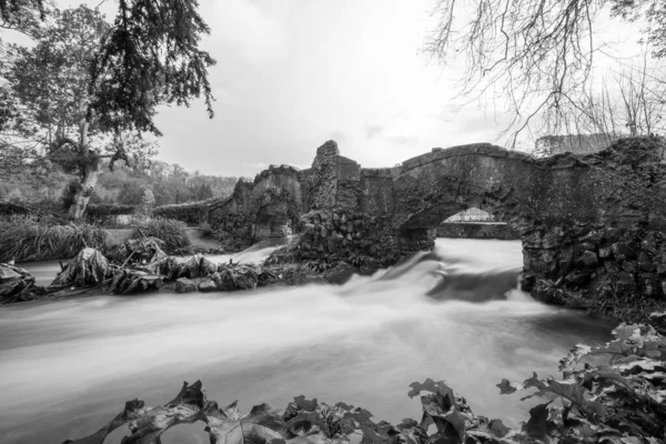 Lond Exposure River Avill Flowing Lovers Bridge Grounds Dunster Castle — Stok fotoğraf