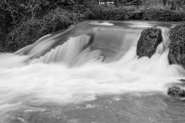 Langzeitbelichtung Eines Wasserfalls Auf Dem Fluss Avill Dunster Somerset — Stockfoto