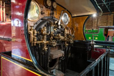 York. Yorkshire. Birleşik Krallık. 13 Şubat 2022. Midland demiryolu 115 sınıfı bir buhar treninin taksisinin içi Yorkshire 'daki Ulusal Demiryolu Müzesi' nde sergileniyor.