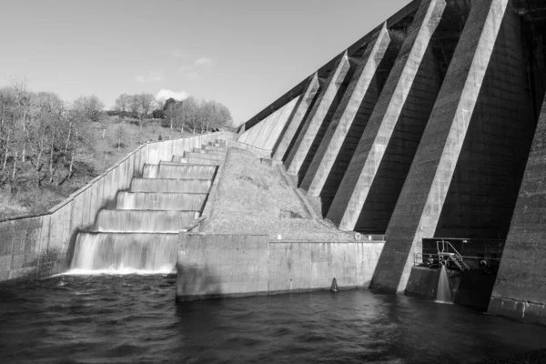 Lange Blootstelling Van Watervallen Stroomt Wimbleball Dam Somerset — Stockfoto