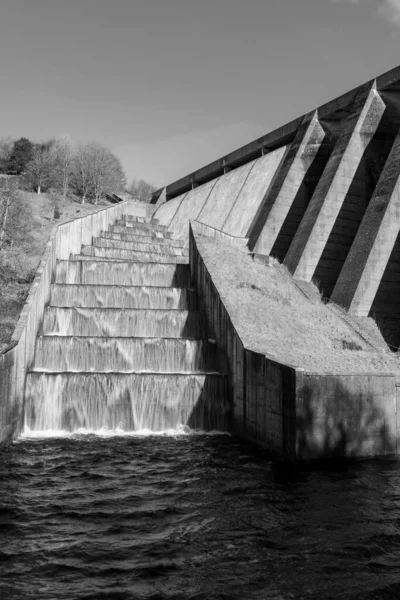 Lange Blootstelling Van Watervallen Stroomt Wimbleball Dam Somerset — Stockfoto