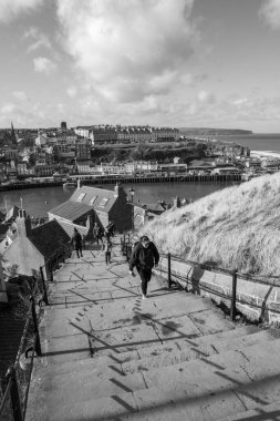 Kuzey Yorkshire, Whitby 'deki 199 basamağın tepesinden bak.