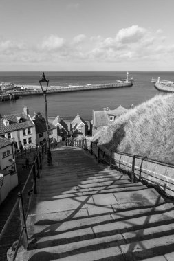 Kuzey Yorkshire, Whitby 'deki 199 basamağın tepesinden bak.