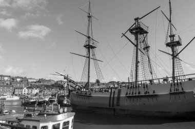 Whitby 'deki Endeavour Rıhtımı' ndaki Endeavour teknesi.