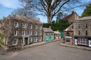 Wimborne. Dorset. United Kingdom.April 20tth 2022. Dorset 'teki Wimborne model kasabasında bir caddenin görüntüsü.