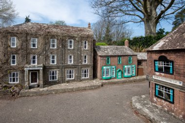 Wimborne. Dorset. United Kingdom.April 20tth 2022. Dorset 'teki Wimborne model kasabasında bir caddenin görüntüsü.