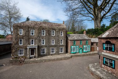 Wimborne. Dorset. United Kingdom.April 20tth 2022. Dorset 'teki Wimborne model kasabasında bir caddenin görüntüsü.