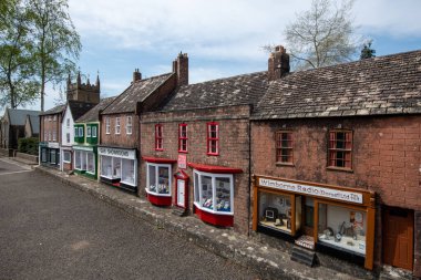 Wimborne. Dorset. United Kingdom.April 20tth 2022. Dorset 'teki Wimborne model kasabasında bir caddenin görüntüsü.
