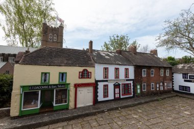 Wimborne. Dorset. United Kingdom.April 20tth 2022. Dorset 'teki Wimborne model kasabasında bir caddenin görüntüsü.